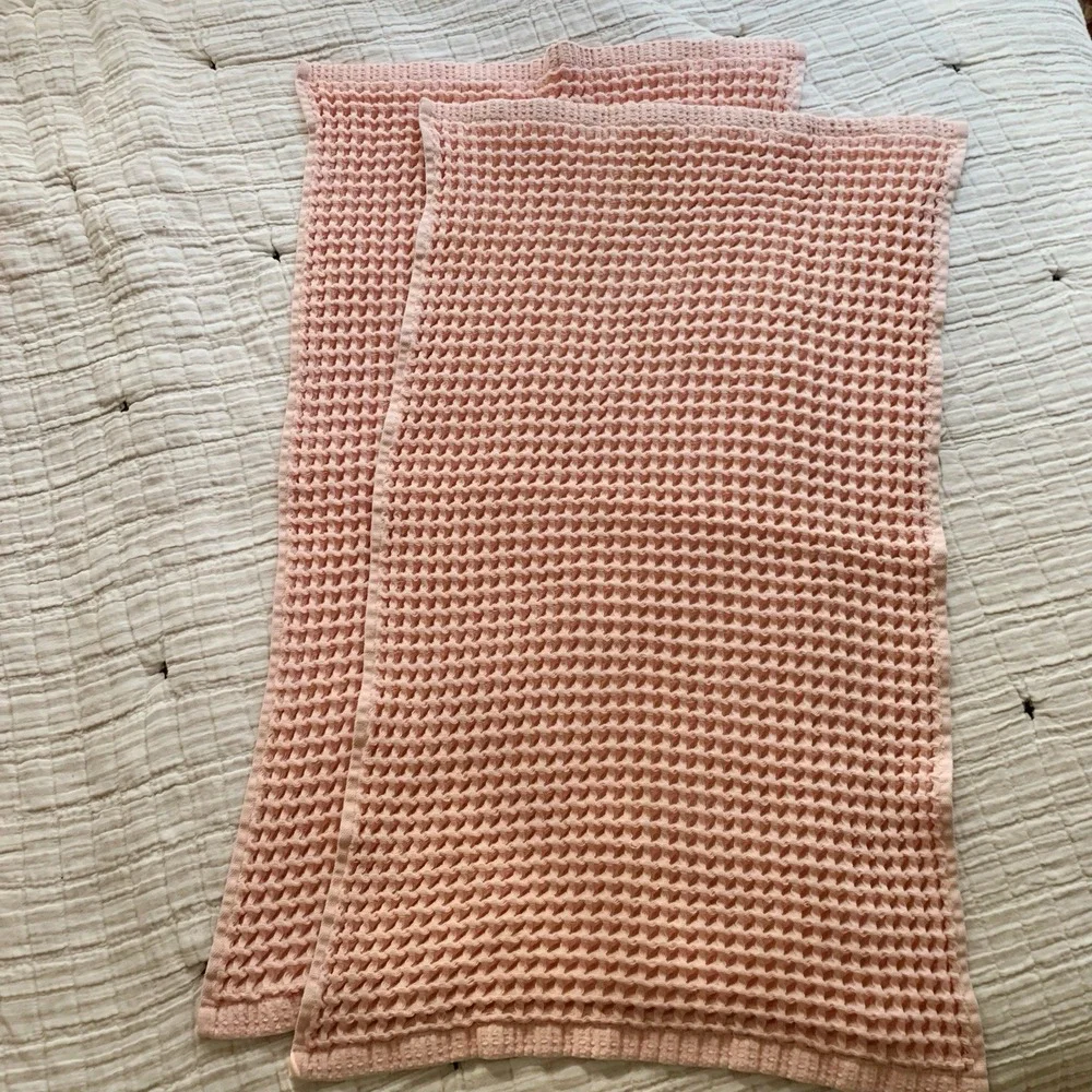 Lot 4 Casaluna Waffle 2 Bath Towels and 2 Hand Towels